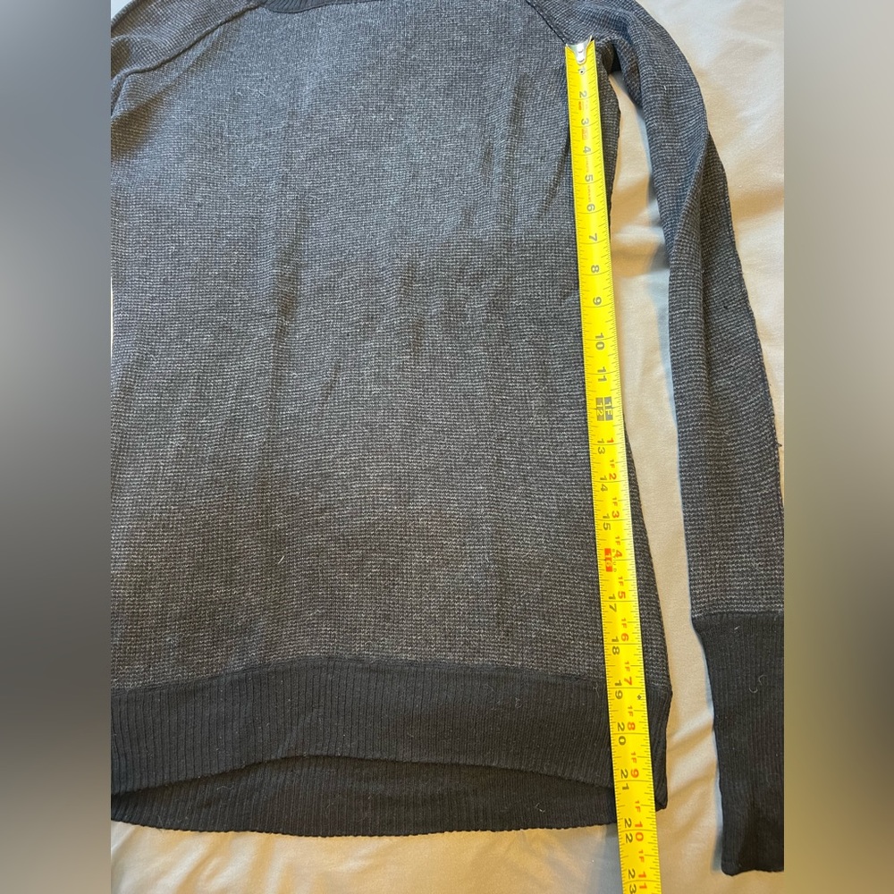 Lululemon Top! - Picture 5 of 8